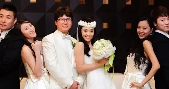 夫妻两人经常吵架,"白静一毕业就和周成海结婚了(这与白静同学毛俊杰