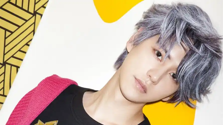 求曺圭贤这张图(有歌词那张)的原图 或者说是一个系列的图