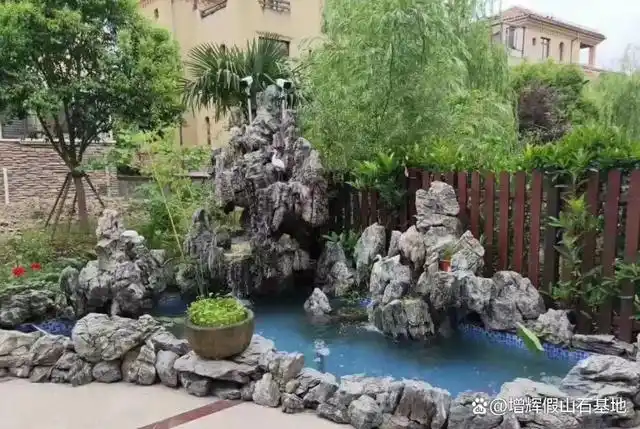 庭院鱼池假山该怎么设计才更美观?