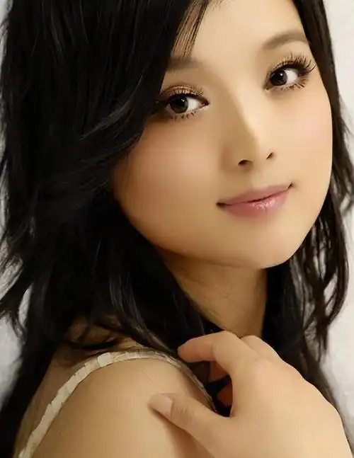 著名歌手白雪:人到中年突然爆红,离异后相守了完美的"姐弟恋"