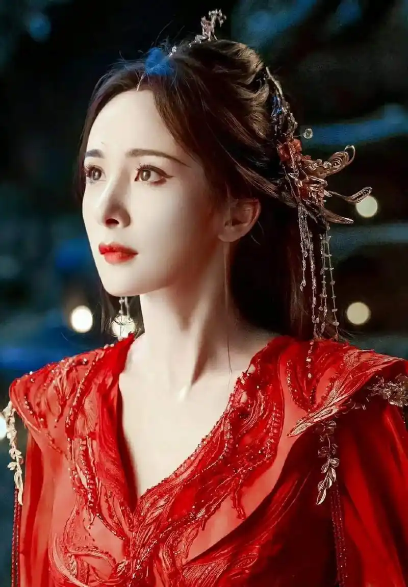 国风美人# #明星古风造型# 惊艳时光古装剧明星造型,神仙姐姐刘亦菲不