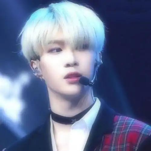 白发时尚潮男头像