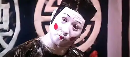 洪金宝灵机一动,掀起香港僵尸片的热潮,成就了林正英的事业巅峰