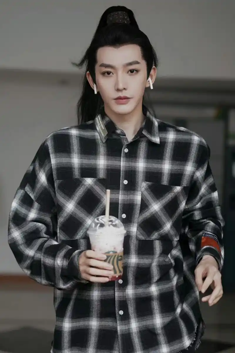 邓为似乎和"潮男"标签贴牢了.