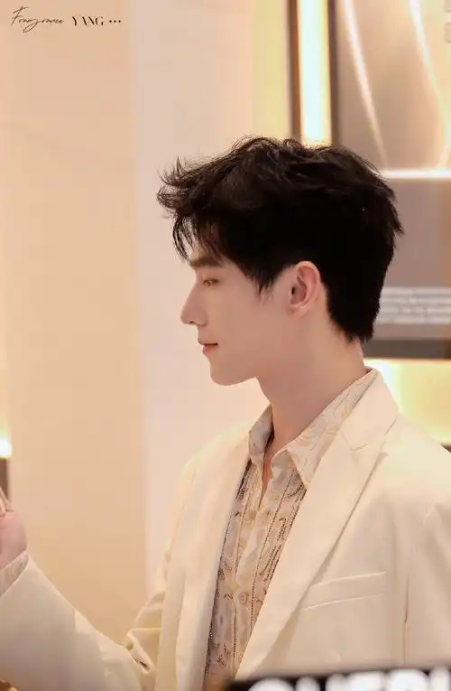 袁大帅给杨洋化妆##杨洋法国娇兰全球代言人