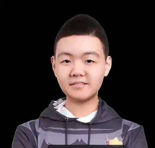 比如说他当时在l的那一张定妆照,一个子弹头老实憨厚的笑容加上人畜无