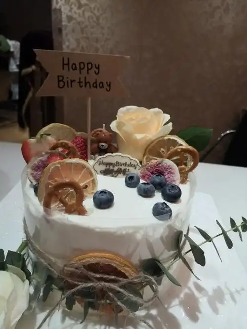 红枫摇曳做的生日蛋糕