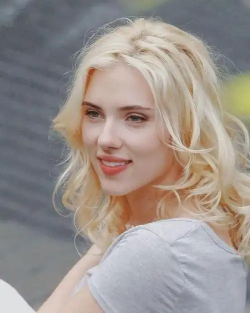 斯嘉丽:凭借"寡姐"出名,三段婚两段离,曾放话不满一夫一妻制