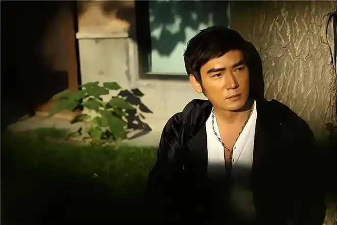 一番交谈下来,焦恩俊了解到,林千钰也是遭遇了感情的挫败,所以想通过