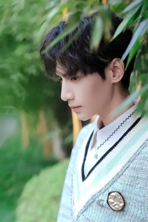 小咕每日安利#小咕今天分享是建模脸罗云熙的侧颜小合集啊,颜值高