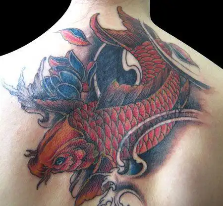背部锦鲤莲花纹身图案