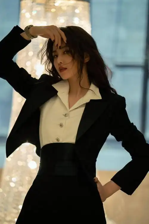 娱乐圈女西装大佬各有各美这眼神和氛围一个字绝