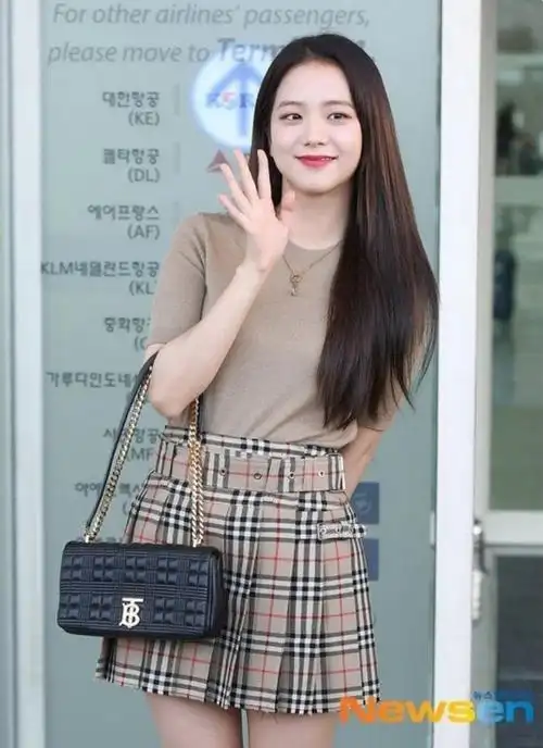 jisoo的街拍照绝对惊艳到你