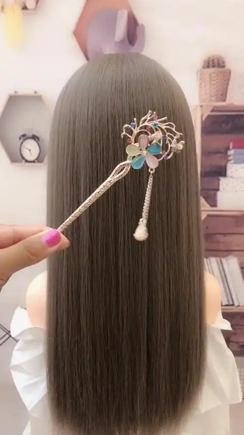 最简单的发簪发型