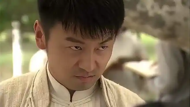 飞哥大英雄:司令儿子瞧不起梁飞,梁飞一指戳爆篮球-影视综视频-搜狐