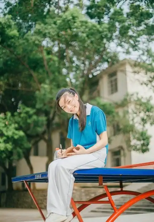 校园内的清纯娇小校服妹子笑容灿烂写真集 @微相册 @微博摄