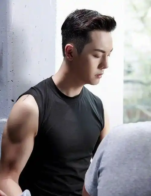 的吗#我请问陈伟霆怎么拍个剧还兼职当男菩萨啊腹肌胸肌一次性全露了