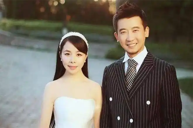 33岁王二妮近况成名后丈夫向她表白妹妹王小妮又高又漂亮