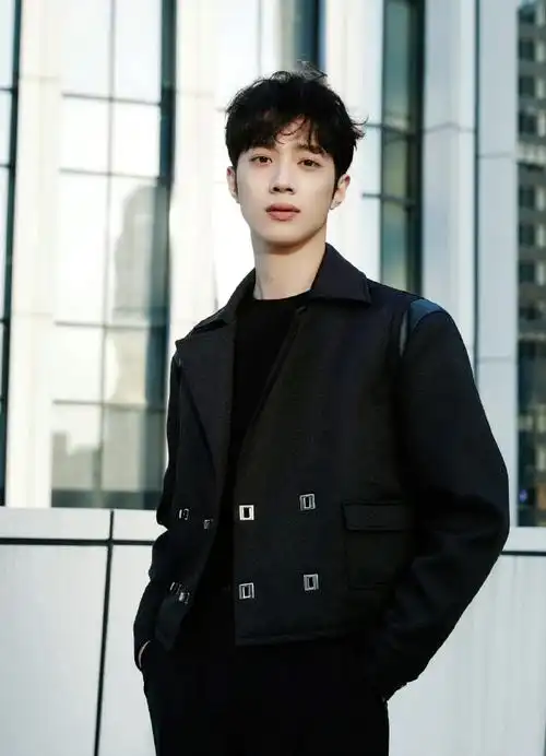 赖冠霖0923生日快乐#他是舞台上认真帅气的rapper,是《初恋那件小事》