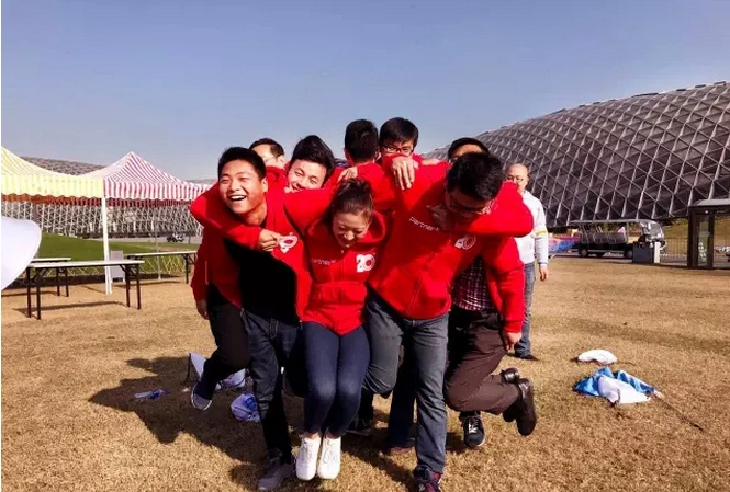 (十人四足,造型各具创意)