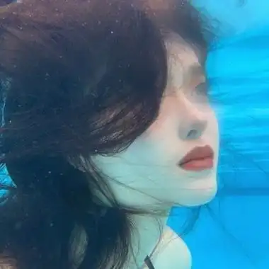 水下唯美女生头像
