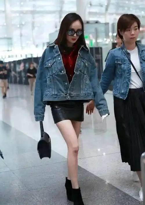 又被杨幂的"少女腿"迷倒,路人镜头下又白又直,让人移不开眼_色彩_方式