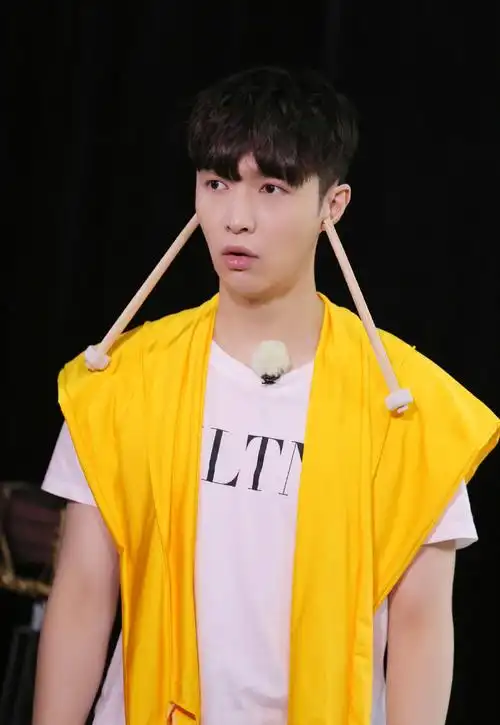 简介:张艺兴极限挑战高清帅气剧照图片,分享一组张艺兴图片给大家,图