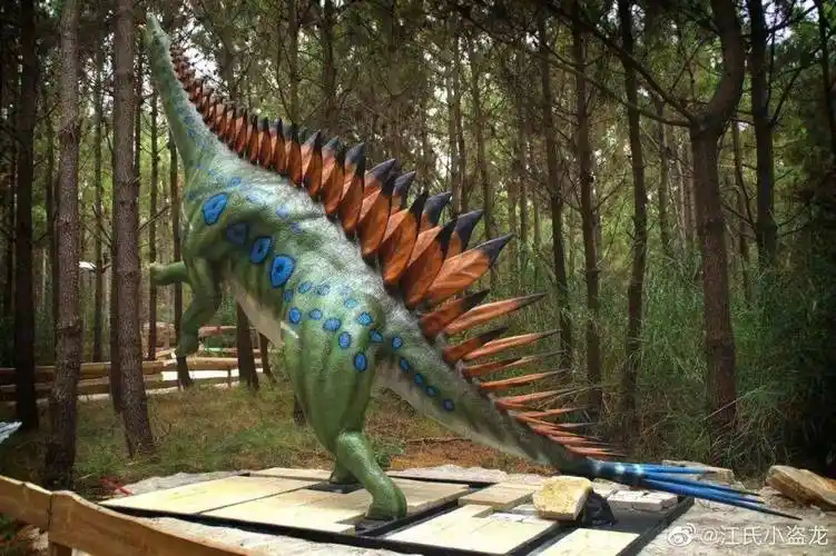 背上长刺的恐龙却用尾巴抽死天敌!