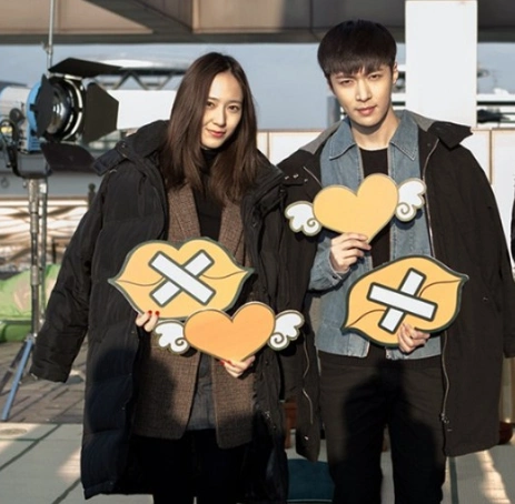 爱吧》开拍 张艺兴郑秀晶获养眼银幕搭档