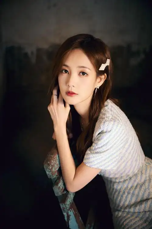 422李一桐心动游园会心以清澈溺于星眸闪烁李一桐q送达这份春日的浪漫