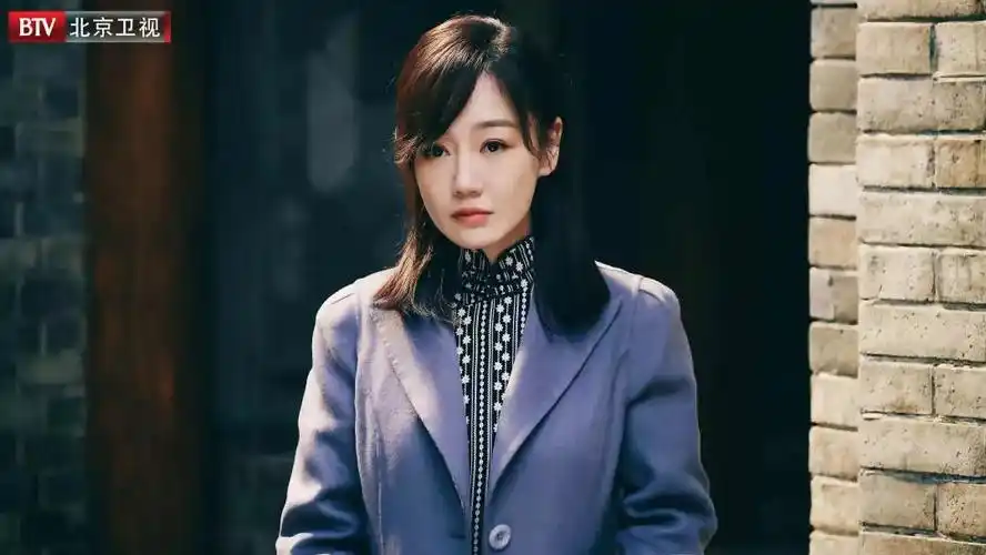 光荣时代热播薛佳凝化身双面特工颠覆自我不断成长