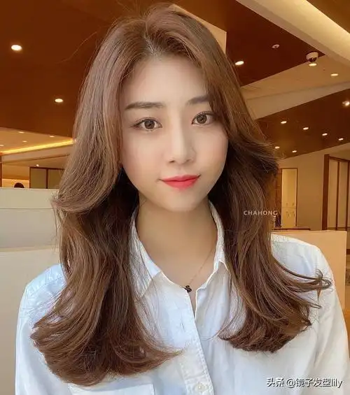 春天八字刘海图片(今春女发别乱剪,17款首选发型送给你,想美别错过)