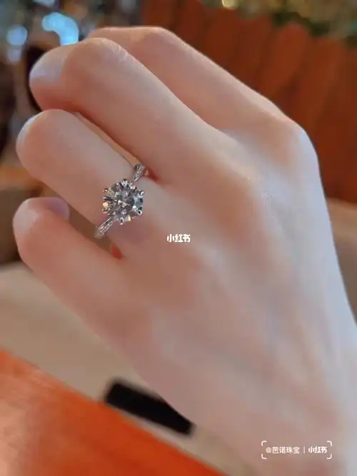 2克拉钻戒超显大