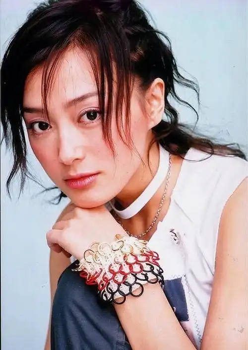 富察皇后秦岚年轻的时候有多美?看看她以前的照片就知道了!