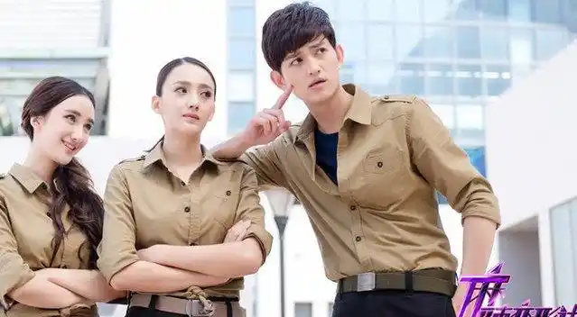 《麻辣变形记》穿帮镜头之要掉的假发