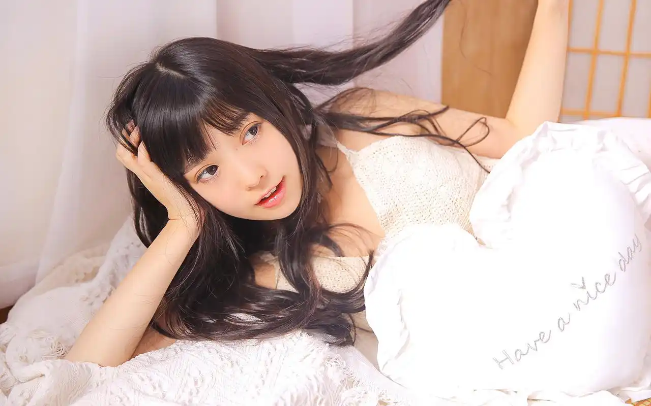 清纯少女私房小吊带诱人写真图片桌面壁纸-美女壁纸-手机壁纸下载-美