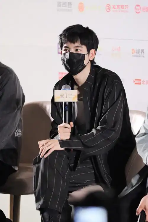 胡先煦穿过月亮的旅行