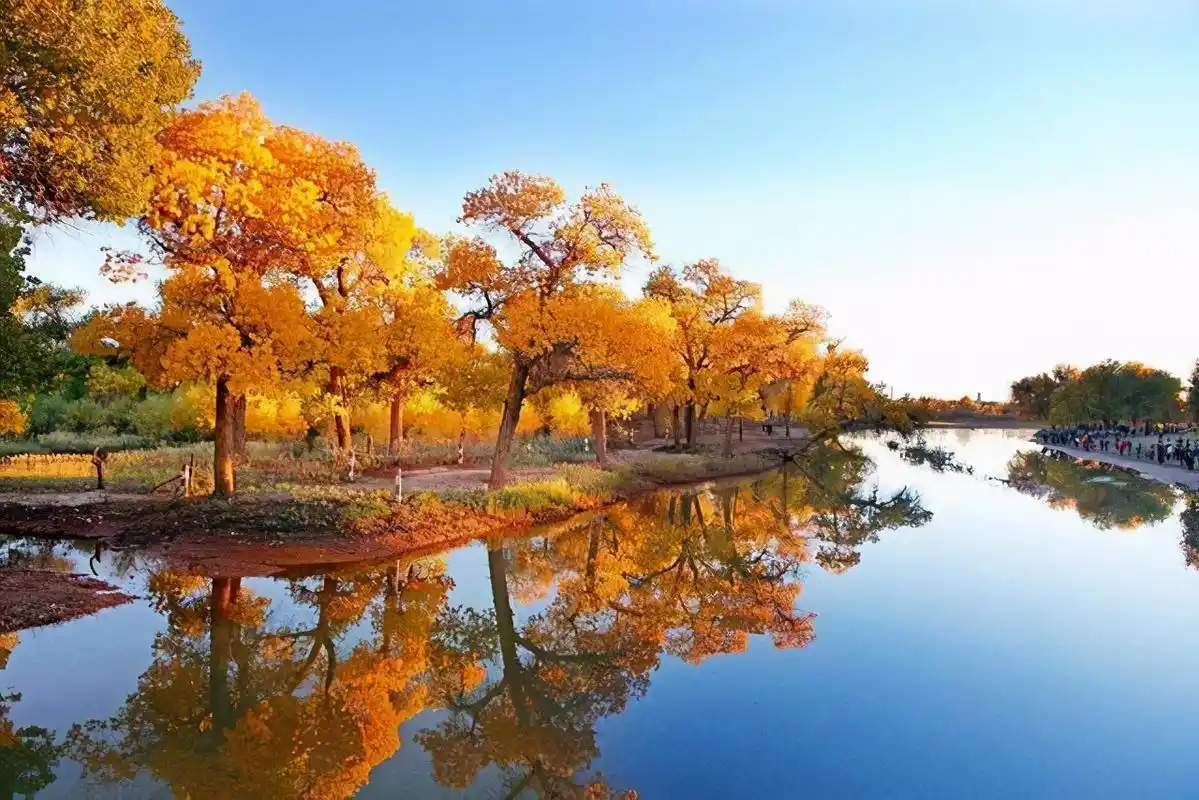 新疆全境大环线40日自驾路书甘肃进青海出日程景点住宿安排