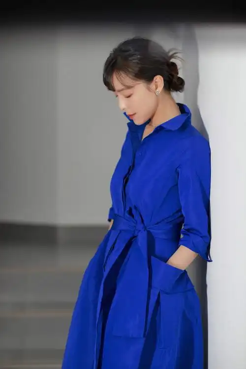 张静初出席国潮盛典 干练时尚荣获国潮演技派大奖