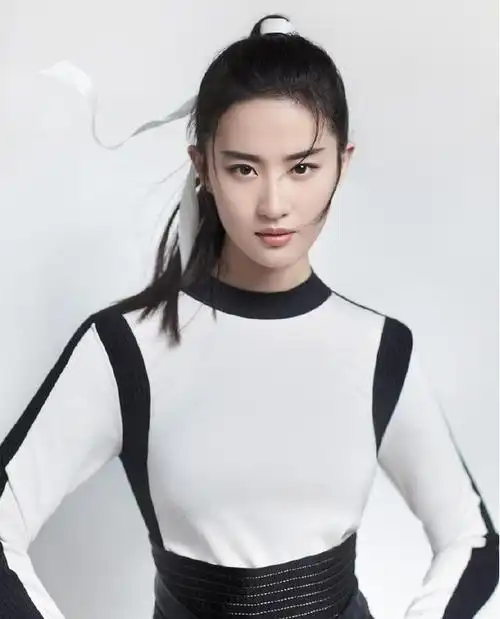 原创花木兰预告释出刘亦菲高马尾配长裙造型英气十足美绝了