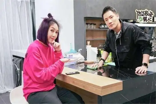 港乐天后杨千嬅罕见哭诉,被网暴有家回不得的五年!