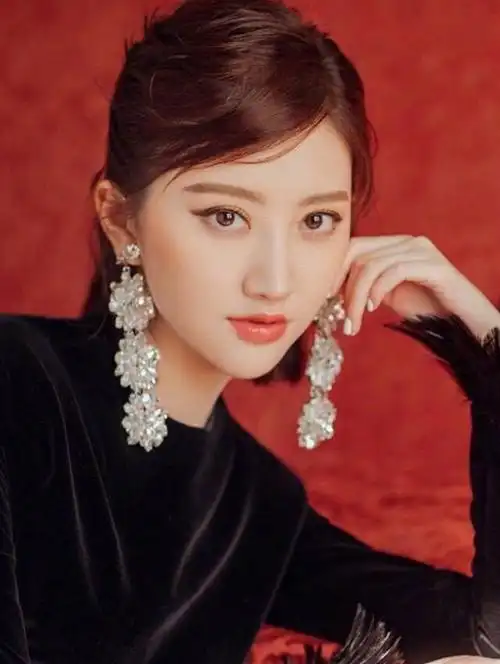 明星照片,明星艺术照,明星个人资料和图片,明星代言费用报价,明星商演