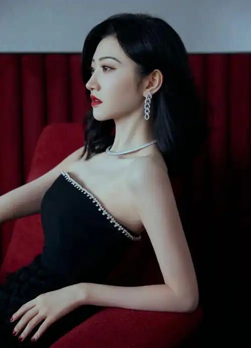 景甜黑纱镂空抹胸裙