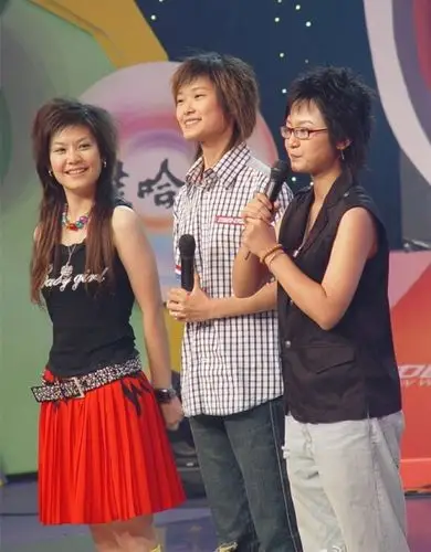 赵静怡现状曝光竟变这个样子了 05年超女冠军赵静怡去哪儿了