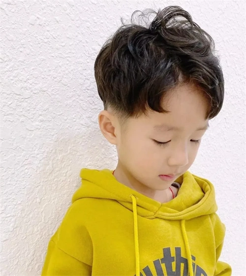 酷帅小潮童发型 人气小男孩短发_儿童发型 - 美发站