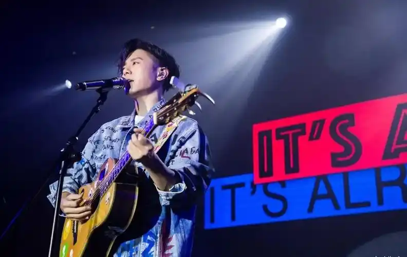 〈慢慢等〉韦礼安/尤克里里弹唱教学 吉他谱