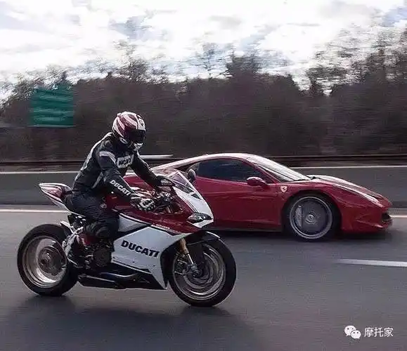 人这一辈子是短暂的所以只想开着心爱的机车醉着