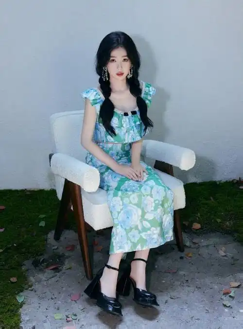 虞书欣露腰印花裙##虞书欣绿色露腰印花裙