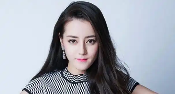 迪丽热巴怀孕大肚照是谣言热巴怀孕是在逆光之恋中2