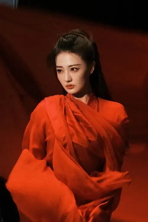 徐璐超话分享一组霍少侠@徐璐lulu定格照9215#少女闯江湖